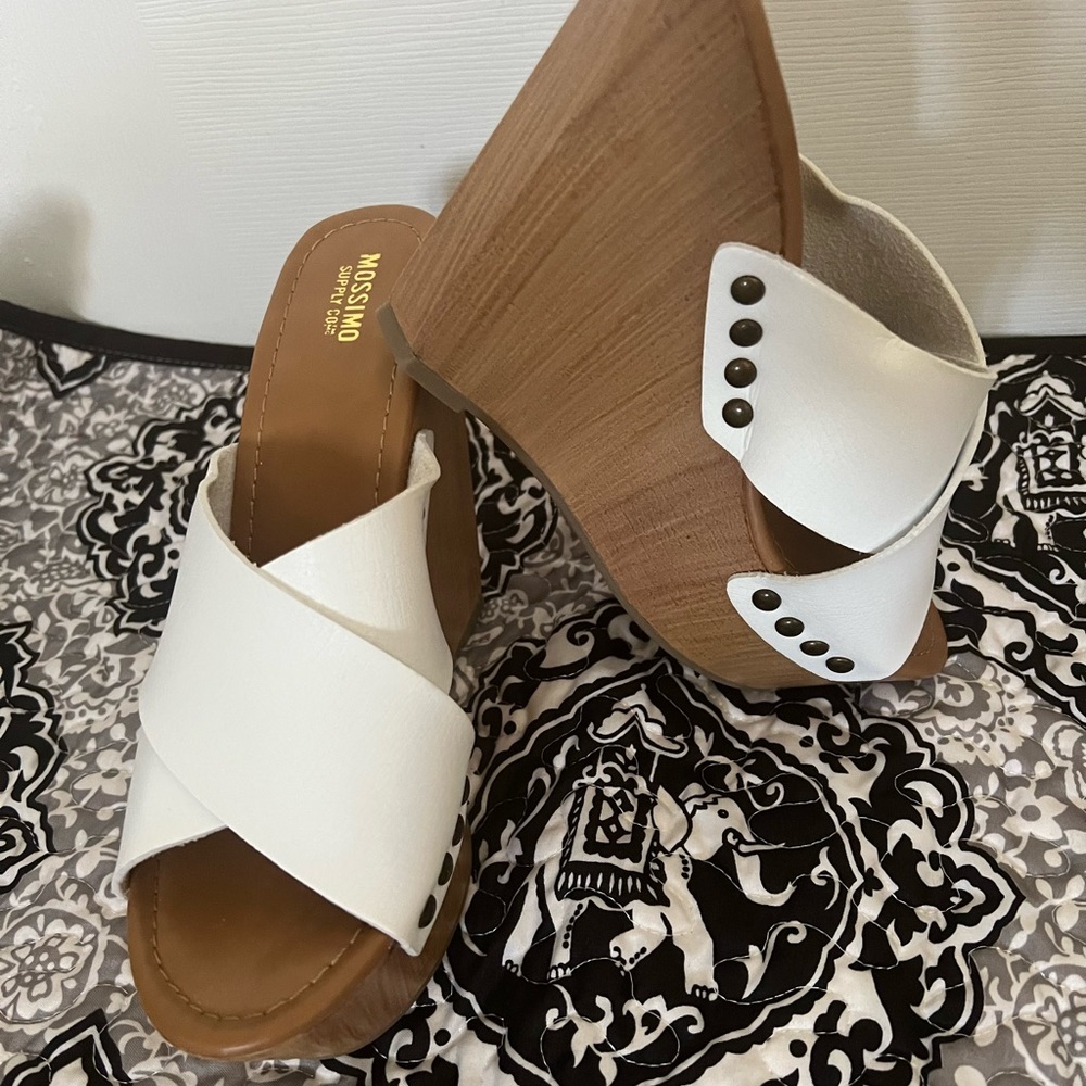 Mossimo size8 white high wedge heels never worn